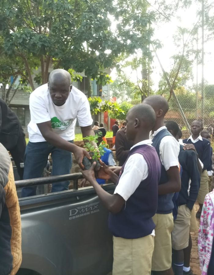 BAR UNION SCHOOL RECIVING SEEDLINGS BAR UNION SCHOOL RECIVING SEEDLINGS